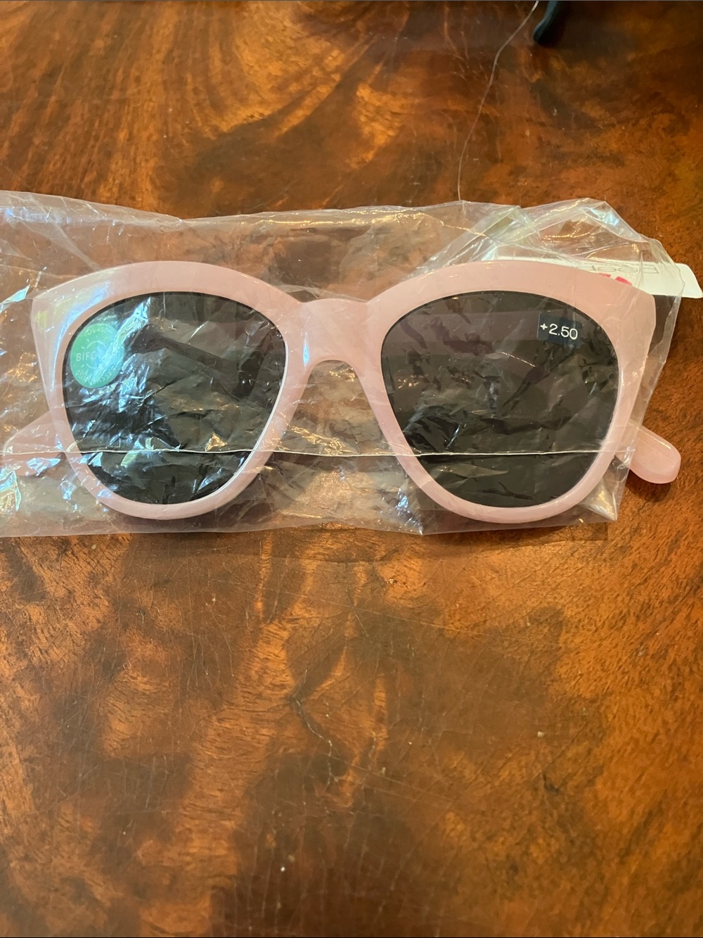 Peepers Pink Women's Reading Sunglasses +2.50 - Fashionable Oval Frames